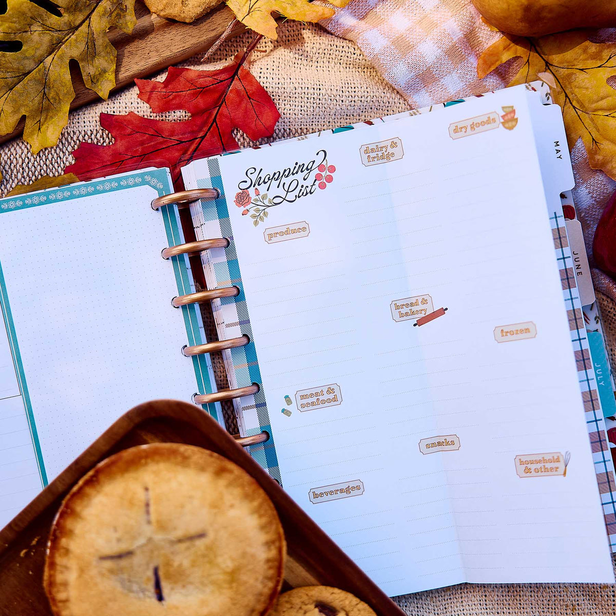 Fall Picnic shopping list pages in a discbound planner with autumn picnic details