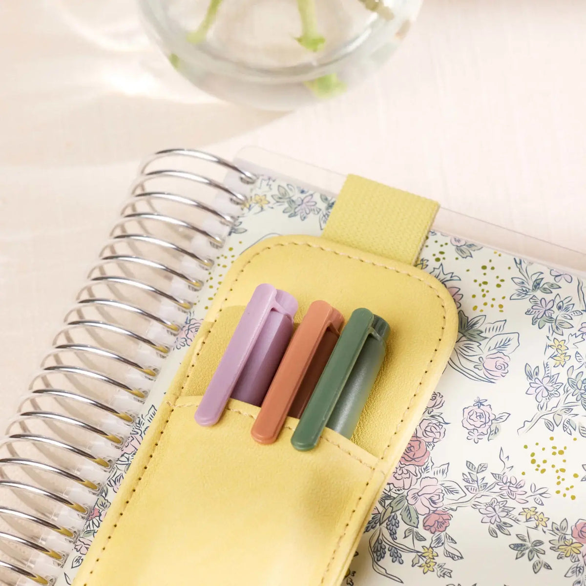 Erin Condren pen holder: Close-up of pens held in the Butter pocket