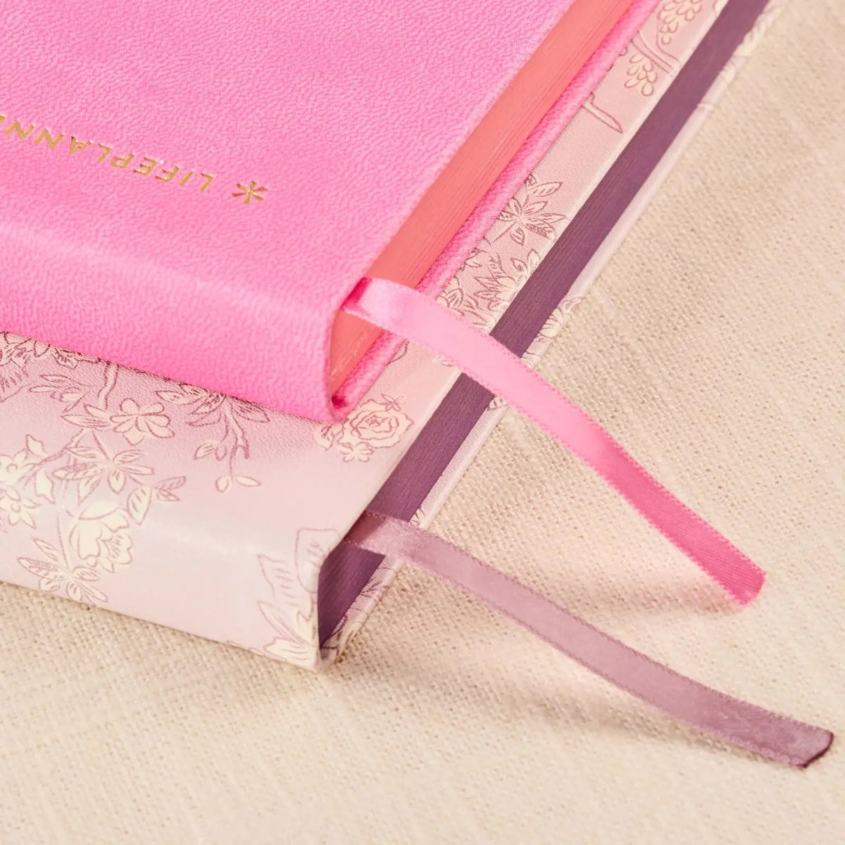 Erin Condren LifePlanner: Close-up of softbound cover edges and ribbon bookmarks